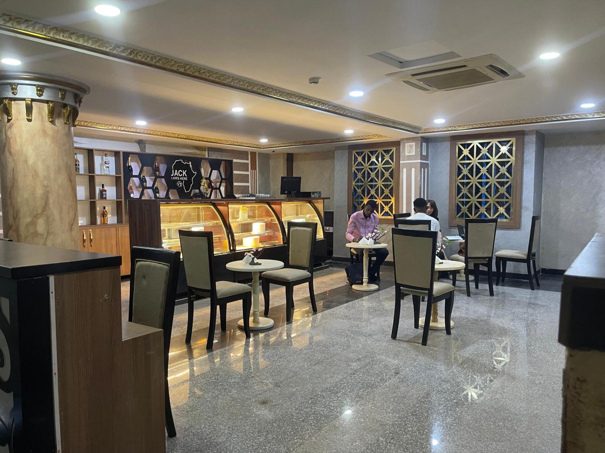 Aa Hotel And Suites Abuja Ngoại thất bức ảnh