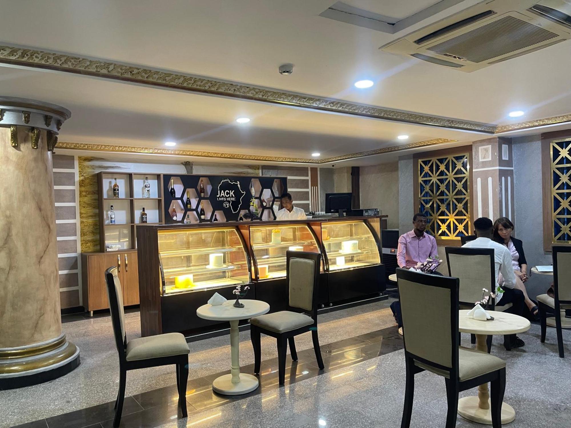 Aa Hotel And Suites Abuja Ngoại thất bức ảnh
