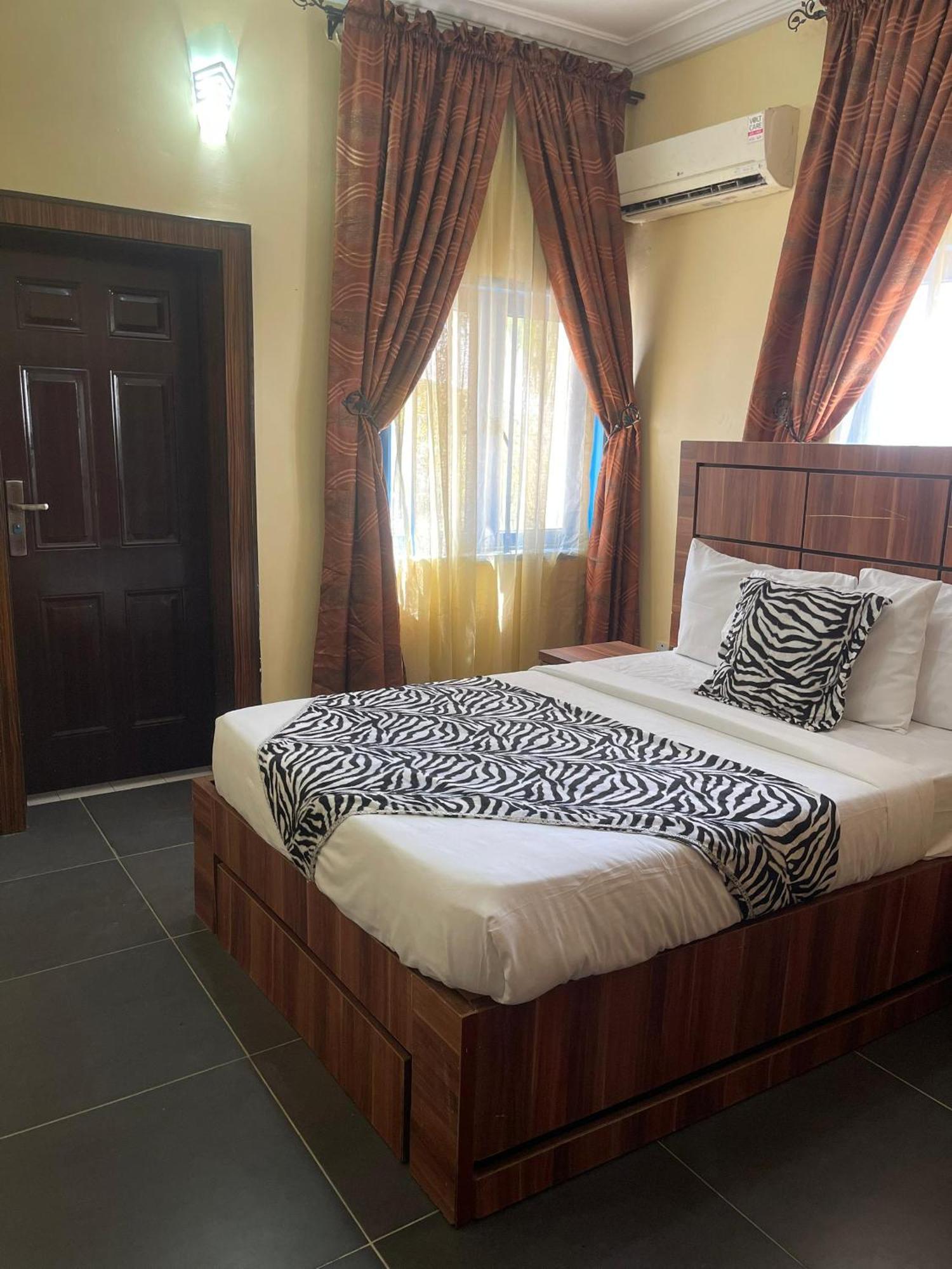 Aa Hotel And Suites Abuja Ngoại thất bức ảnh