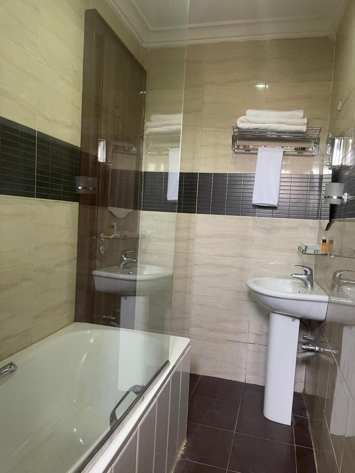 Aa Hotel And Suites Abuja Ngoại thất bức ảnh