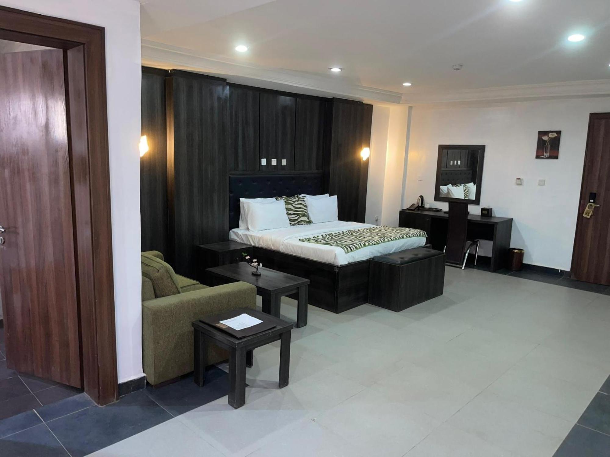 Aa Hotel And Suites Abuja Ngoại thất bức ảnh