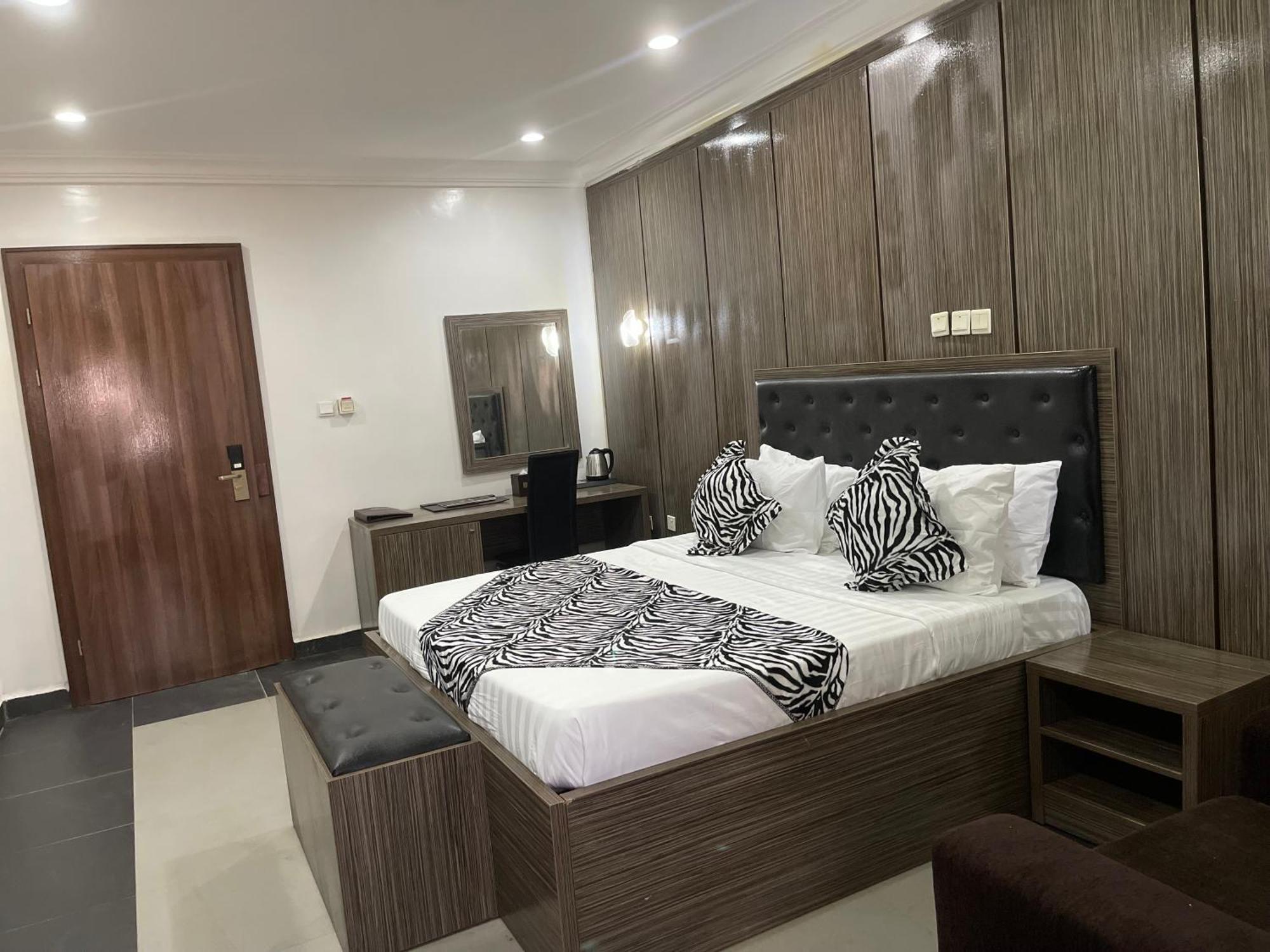 Aa Hotel And Suites Abuja Ngoại thất bức ảnh